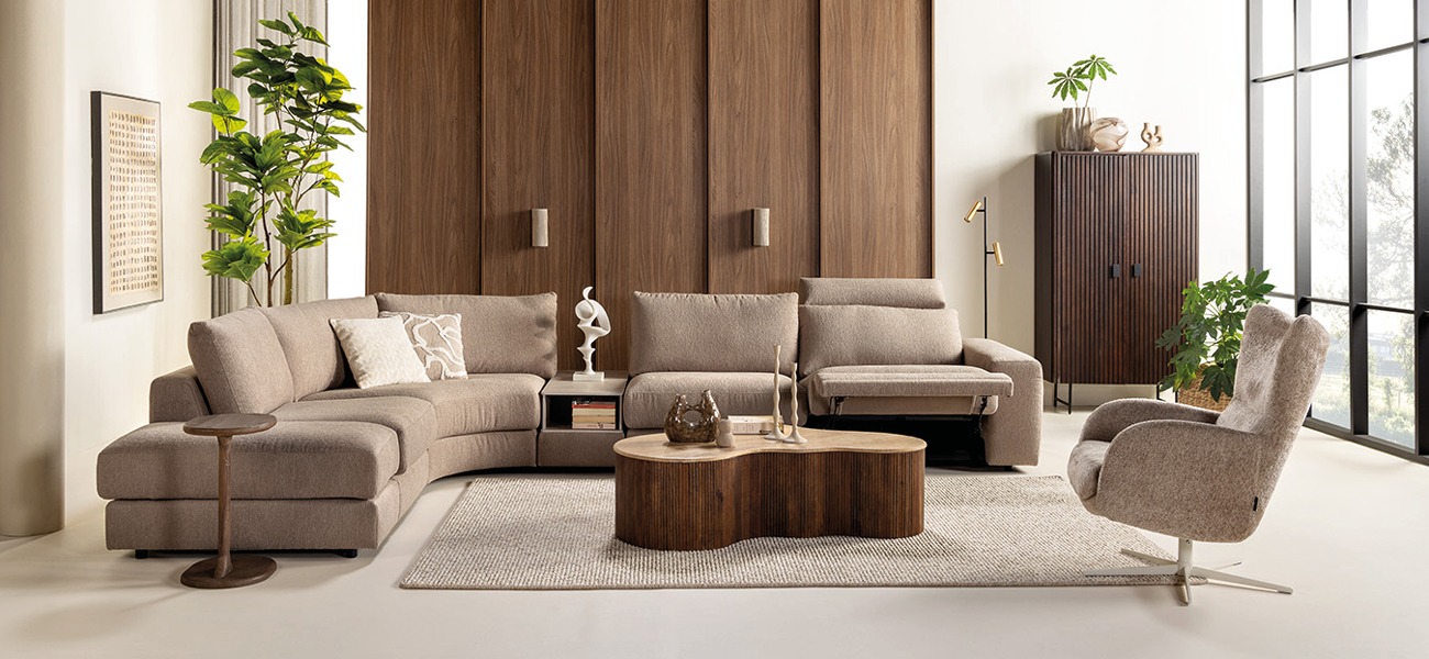 De Douglas bank samen met de Aurelio draaifauteuil en de Noor salontafel